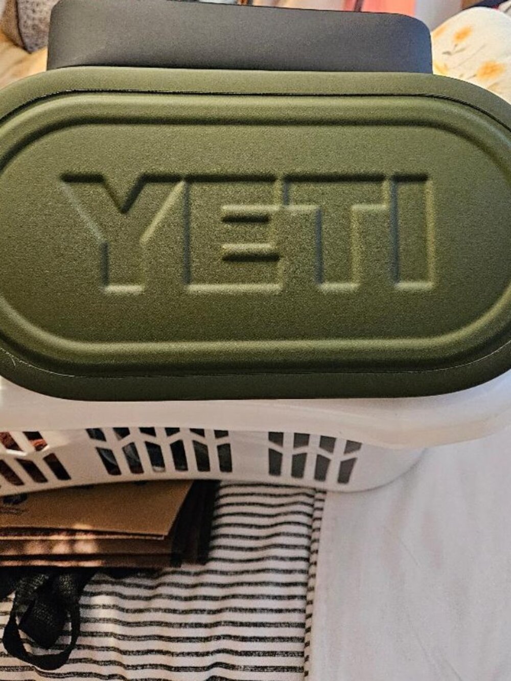 NWOT YETI CAMINO 20 with YETI SIDEKICK DRY CASE & CHARMS STUNNING!! - Picture 7 of 16